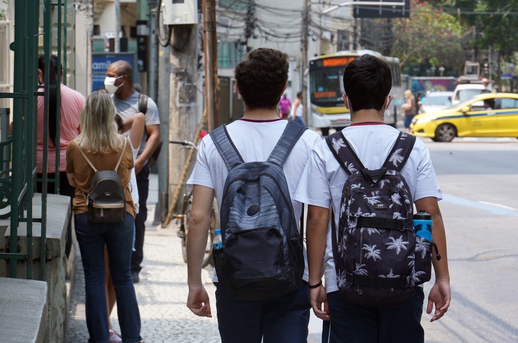 07/10/2020 - Alunos de algumas escolas particulares voltam a ter aulas presenciais no Rio — Foto: Marcos Serra Lima/G1