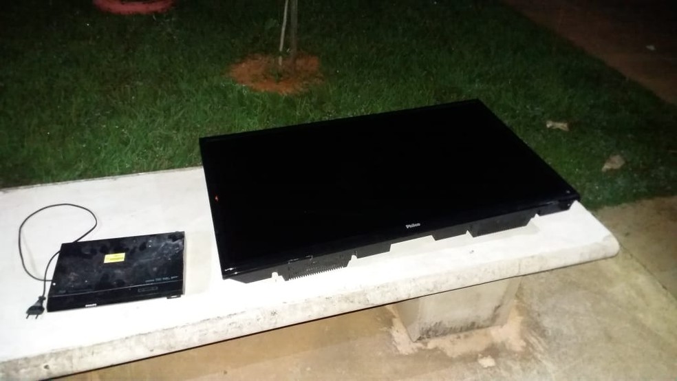 Eletrônicos foram furtados, mas recuperados — Foto: Polícia Militar/Cedida