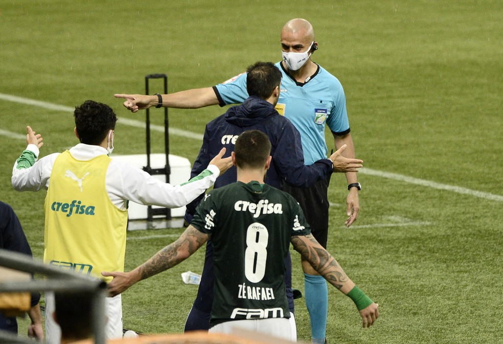 Abel Ferreira será julgado pelo STJD e pode desfalcar o Palmeiras na final da Copa do Brasil