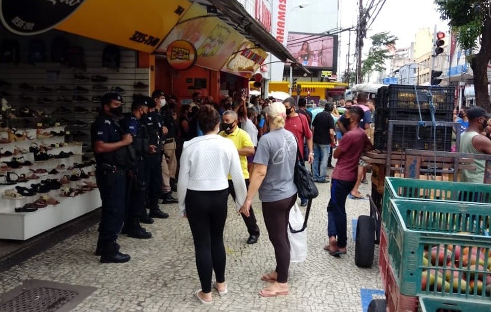 
Comércio ambulante em Juiz de Fora pode ter normas alteradas após aprovação de projeto; entenda possíveis mudanças