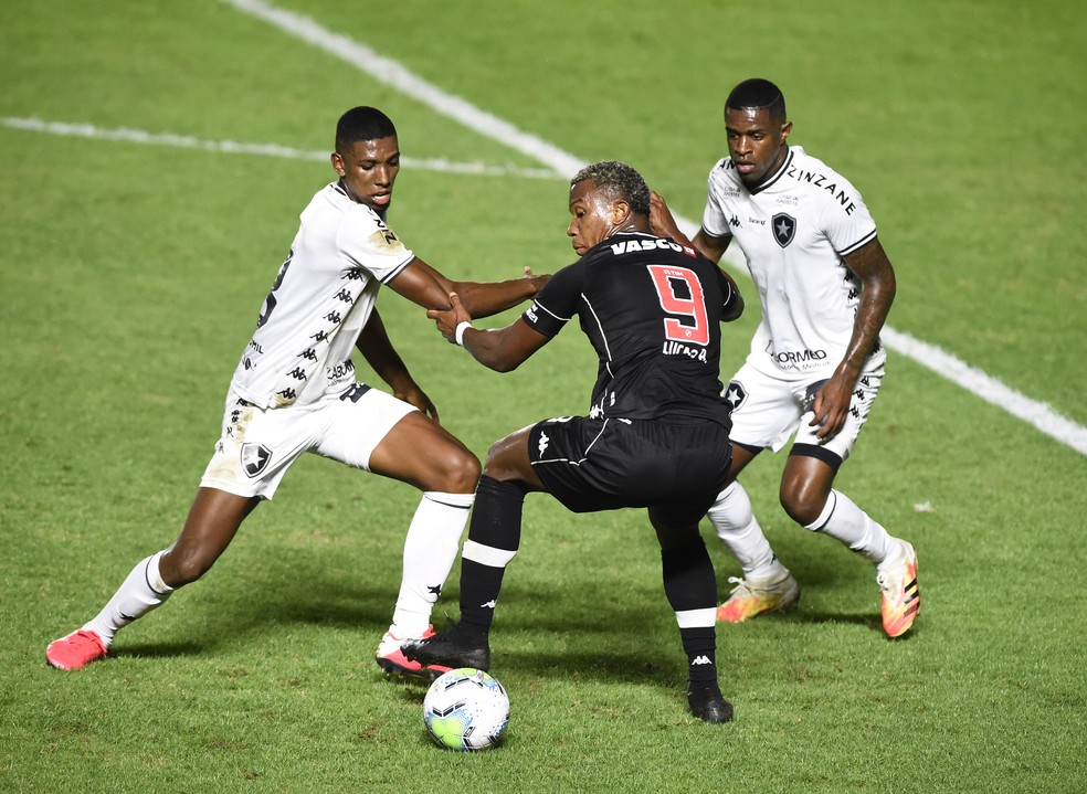 Defesa do Vasco fez clássico seguro em São Januário — Foto: André Durão/ge