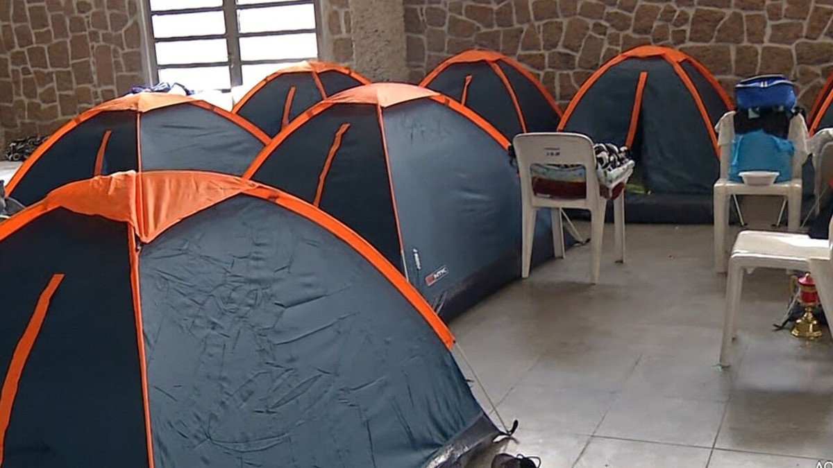 Itaquaquecetuba は、洪水の影響を受けた住民のための避難所を設置します。 モギ・ダス・クルゼスとスザノ