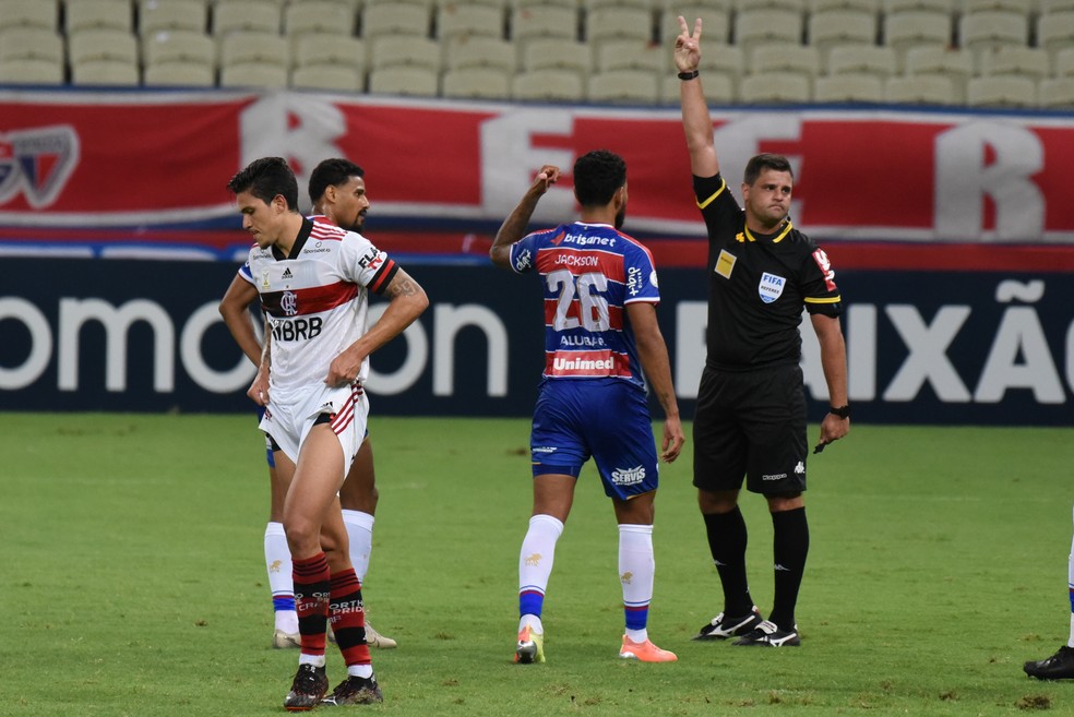 Atacante ficou no quase contra o Fortaleza — Foto: CAIO ROCHA/FRAMEPHOTO/FRAMEPHOTO/ESTADÃO CONTEÚDO