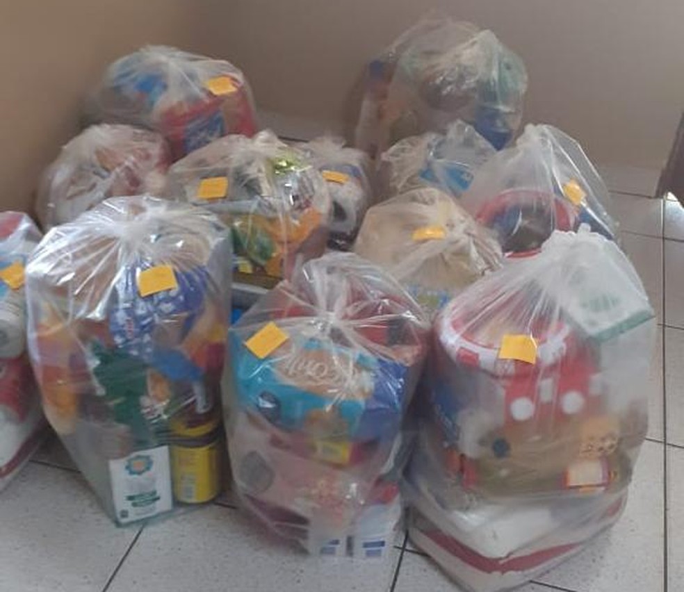 Escola montou cestas básicas com as doações recebidas — Foto: Arquivo pessoal