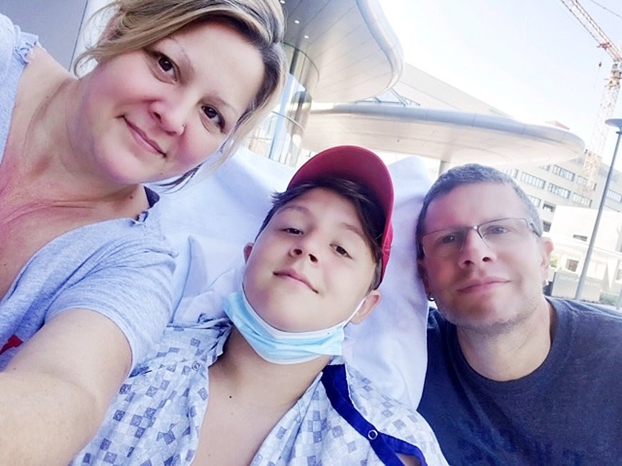 Peyton e os pais depois do acidente (Foto: Arquivo pessoal)