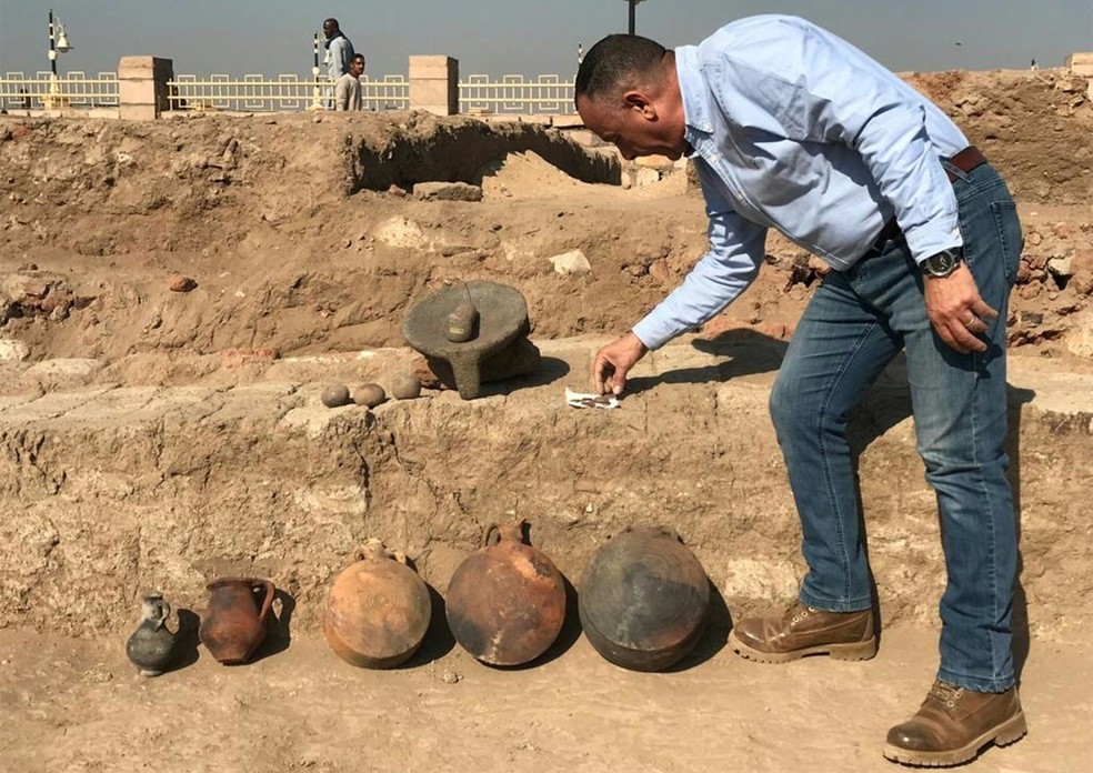 Artefatos foram encontrados no complexo residencial romano escavado em Luxor — Foto: Ministério das Antiguidades do Egito