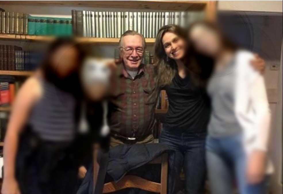 Promotora do DF Marya Olímpia Ribeiro Pacheco e Olavo de Carvalho — Foto: Facebook/Reprodução