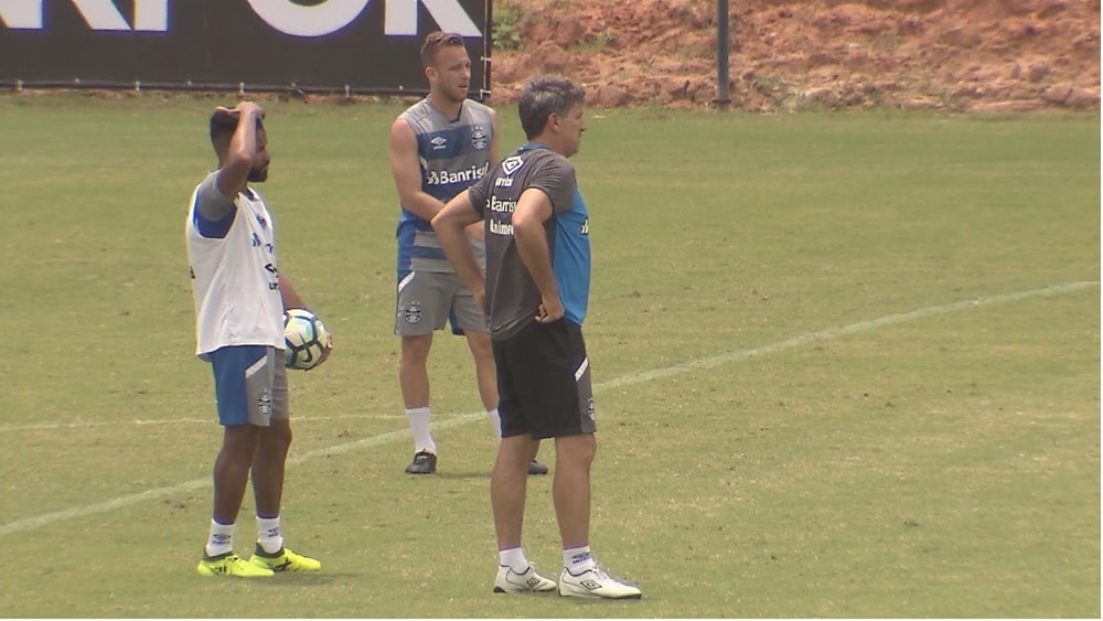 À espera da Libertadores, Grêmio enfrenta o Bahia no 1º de 6 jogos pelo Brasileirão