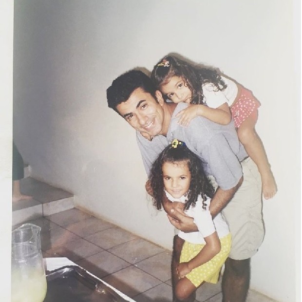 O apresentador Zé Luiz com as filhas, Catarina e Manu Gavassi (Foto: Reprodução/Instagram)