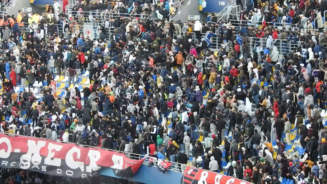 Imagem mostra confusão da torcida do Flamengo em partida pelo Mundial de Clubes
