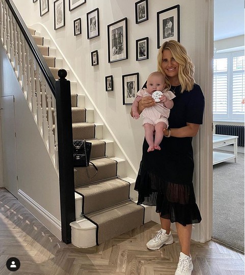 A estrela de reality shows Danielle Armstrong com a filha (Foto: Instagram)