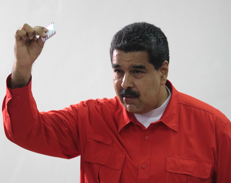 Nicolás Maduro foi o primeiro a votar neste domingo (Foto: Miraflores Palace/Handout via REUTERS )