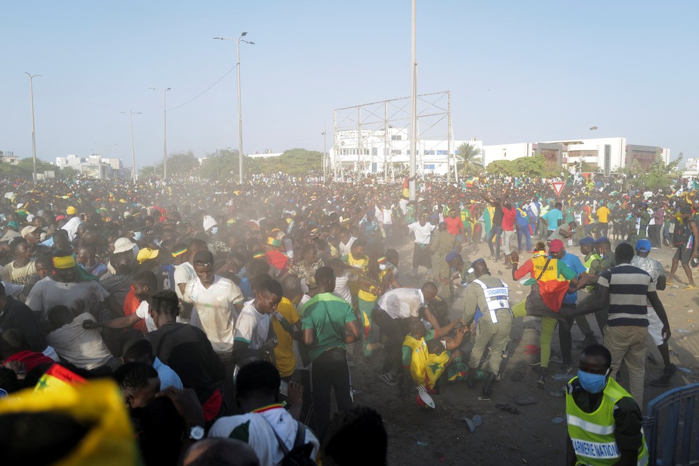 Enorme multido na festa em Dakar para ttulo de Senegal causou tumultos   Foto: Zohra Bensemra/Reuters