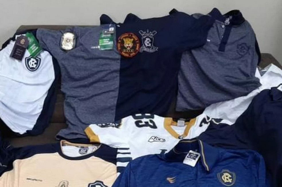 Dupla E Apreendida Com Camisas Roubadas Em Assalto A Loja Do Clube Do Remo Em Belem Remo Ge