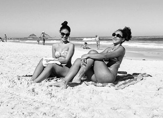Paloma Bernardi toma sol com amiga (Foto: Reprodução/Instagram)