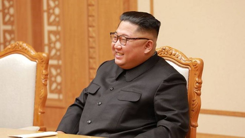 Imprensa estatal diz que Kim fez alerta contra relaxamento apressado das restrições — Foto: Getty Images via BBC