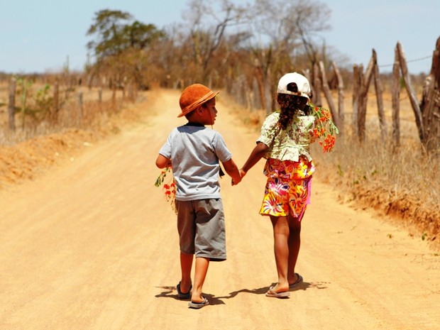 G1 - Moradores de Pai Pedro, Minas Gerais, pedem por água doce