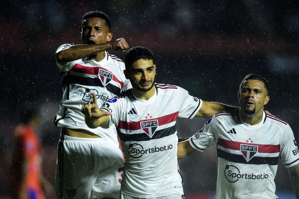 Gol de Michel Araújo em São Paulo x Puerto Cabello — Foto: Marcos Ribolli