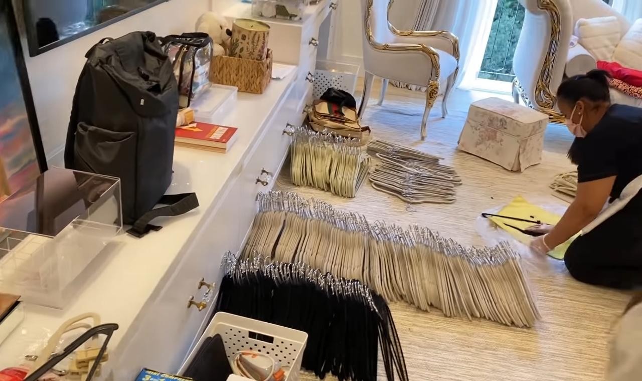 Simone mostra quantidade de cabides que tem em sua casa (Foto: Reprodução/Instagram)