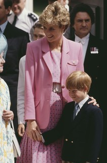 Diana em 1992, em Londres, com o príncipe Harry 