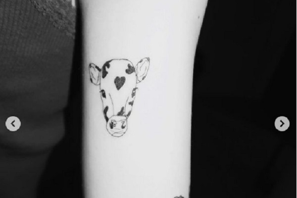 Uma das novas tatuagens feitas por Sami Sheen, filha de Charlie Sheen com Denise Richards (Foto: Instagram)