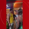 Foto: Vídeo: MC Daniel é agredido com cabeçada e soco por homem após fã pedir foto em SP; segurança de funkeiro reage e derruba agressor