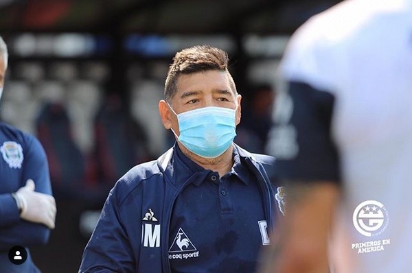 O ex-jogador e hoje técnico de futebol Diego Maradona em treino do Gimnasia y Esgrima La Plata (Foto: Instagram)