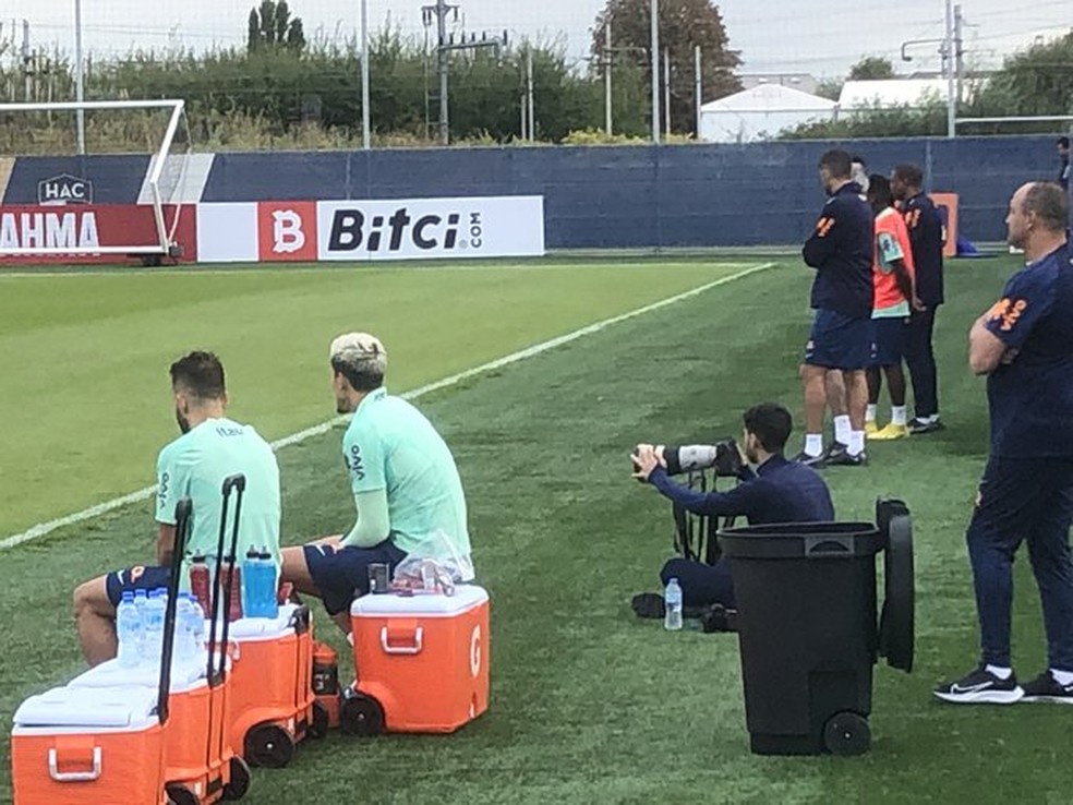 Everton Ribeiro e Pedro no treino da Seleção — Foto: Raphael Zarko / ge