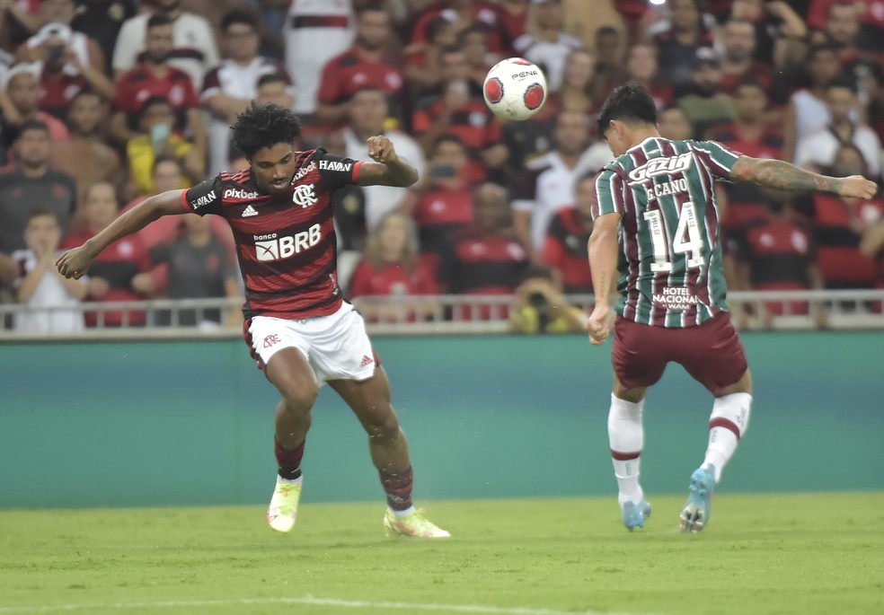 Vitinho não entra em campo desde 30 de março, quando sentiu lesão na coxa contra o Fluminense — Foto: ANDRÉ DURÃO