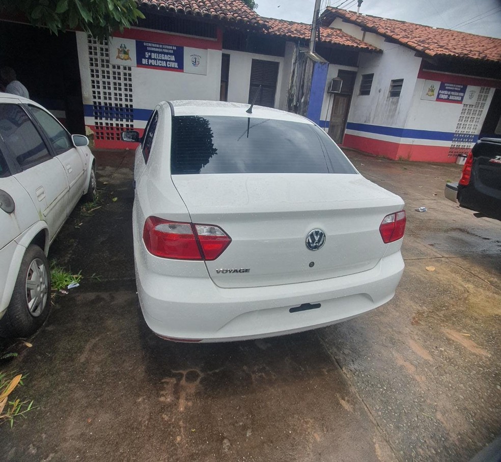 Veículo roubado apreendido com o policial militar. — Foto: Divulgação / Polícia Civil