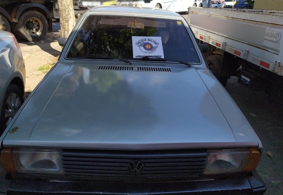Um segundo carro furtado foi encontrado e indivíduo será averiguado quanto a esta subtração — Foto: Polícia Militar