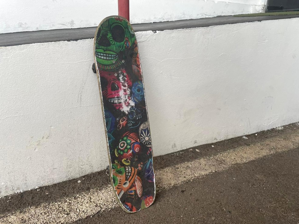 Skate que estava com adolescente encontrada às margens da Santos Dumont, em Campinas — Foto: Heitor Moreira/EPTV