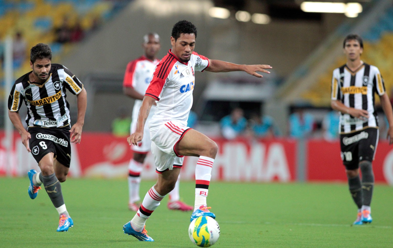Em branco, Hernane comemora título e faz previsão de gol para quarta-feira