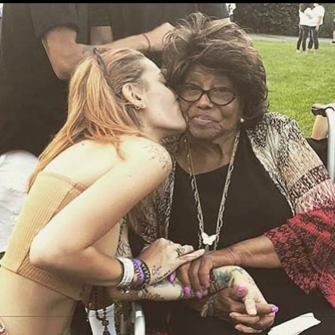 Paris e a avó, Katherine Jackson (Foto: Reprodução/Instagram)