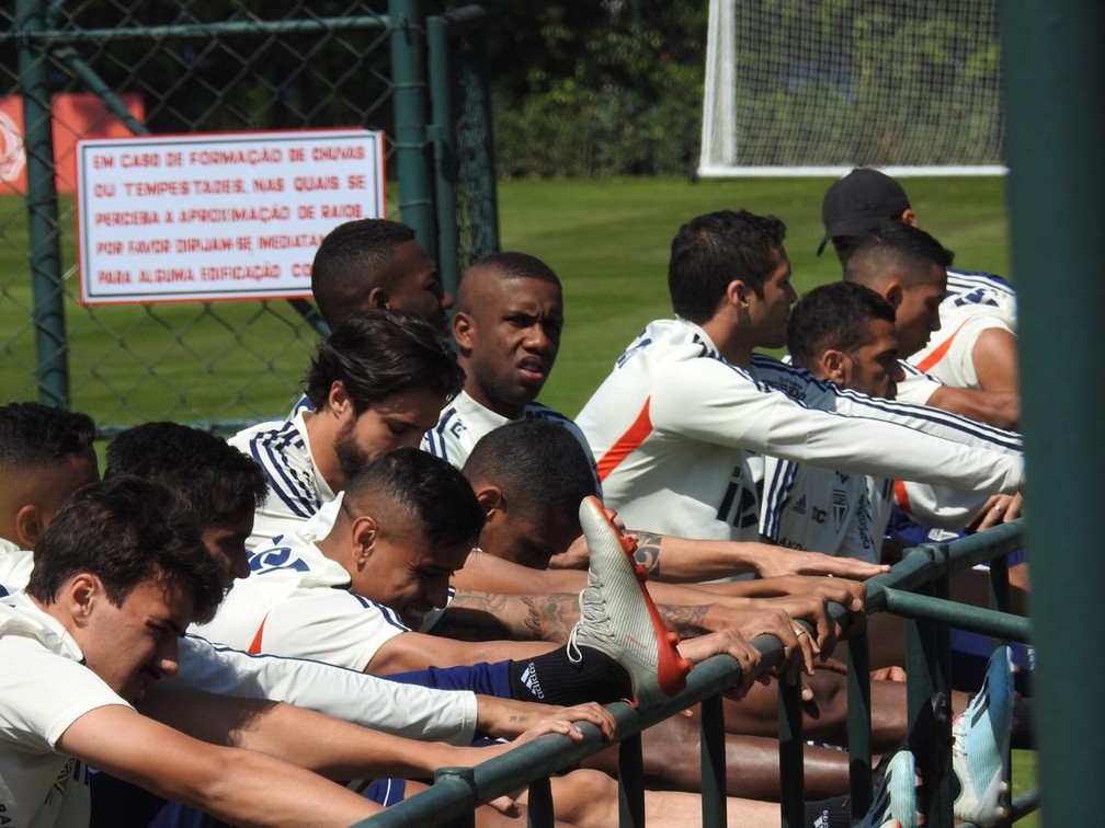 TorÃ³ participa de treino do SÃ£o Paulo â€” Foto: Marcelo Hazan