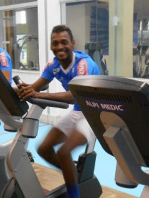 Tranquilo para o primeiro clássico, Marquinhos cobra atenção com o rival
