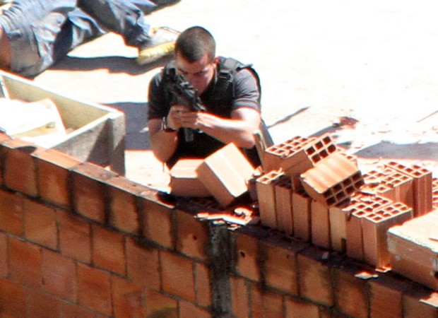 Thiago MArtins interpreta um policial no filme (Foto: Daniel Delmiro/AgNews)
