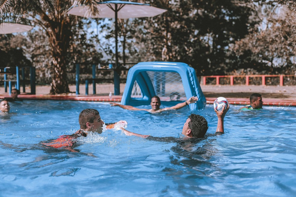 Exercicios Na Piscina Atividades Para Queimar Calorias Na Agua Treinos Ge