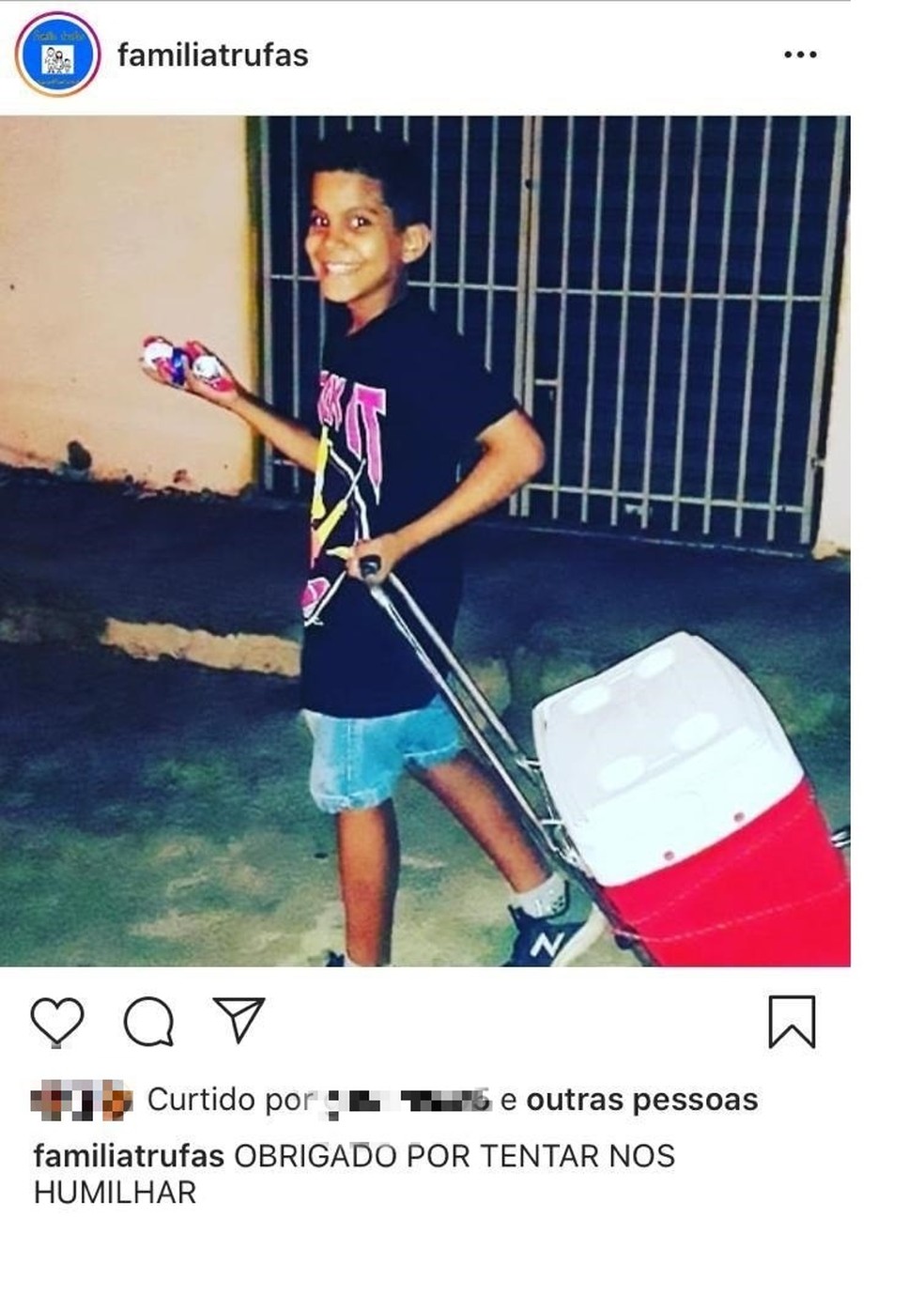 Luiz Neto, de 11 anos, ajuda os pais na venda de trufas em Teresina — Foto: Reprodução/Instagram
