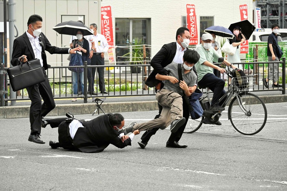 Suspeito de assassinar ex-premier Shinzo Abe é preso enquanto tentava fugir