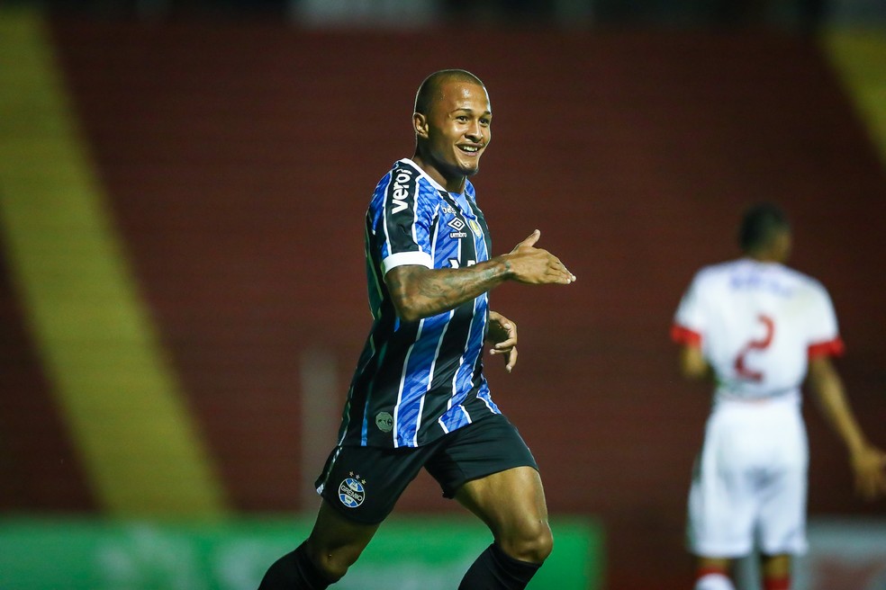 Léo Pereira deve ser comprado em breve pelo Grêmio — Foto: Lucas Uebel / Grêmio FBPA