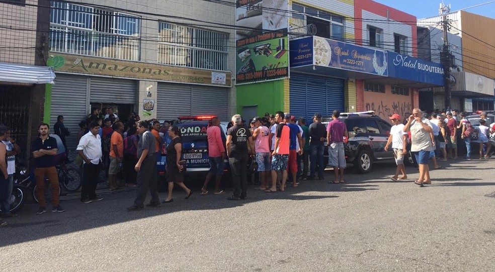 Crime aconteceu na Avenida Coronel Estevam, no Alecrim, na Zona Leste de Natal.  — Foto: Heloísa Guimarães/Inter TV Cabugi