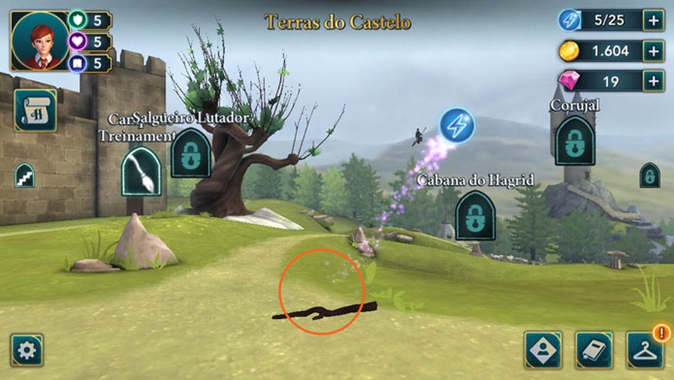 Chame o cachorro no Campo de Treinamento para ganhar mais uma energia em Harry Potter: Hogwarts Mystery (Foto: Reprodução/Tais Carvalho)