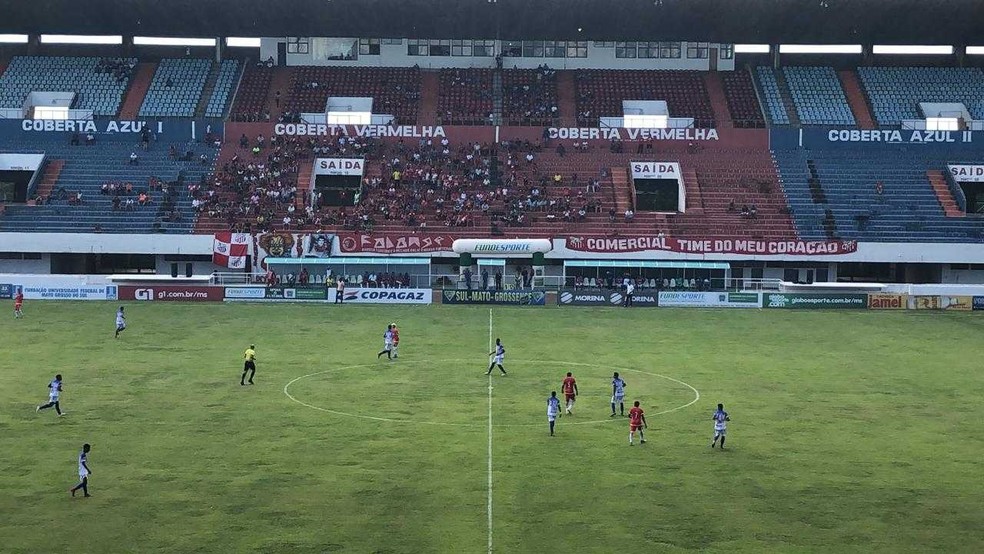 Em Campo Grande, o Comercial fez 2 a 0 na Serc, no estÃ¡dio MorenÃ£o. â Foto: Alysson Maruyama/TV Morena 