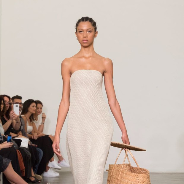 Giuliana Romanno: A estilista apostou em tecidos rústicos combinados a acessórios como bolsas palha e vime (Foto: Thibé)