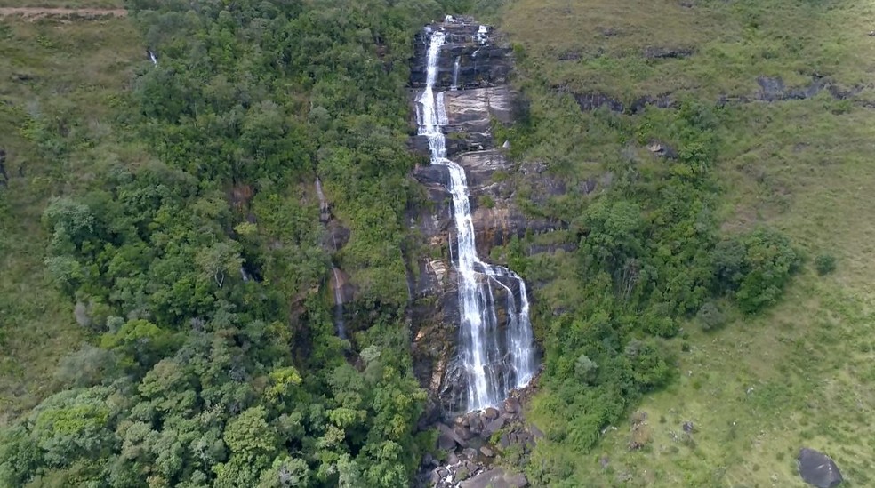 Uma das cachoeiras possui queda d'água de 130 metros (Foto: Carlos Alberto Coutinho/TG)