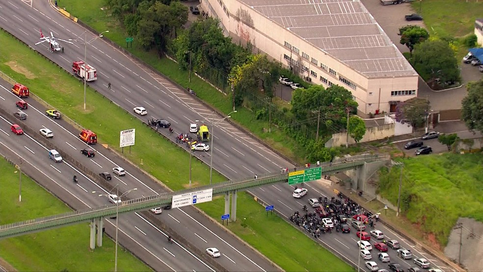 Acidente na Anchieta deixa ferido e bloqueia via sentido litoral de SP ...