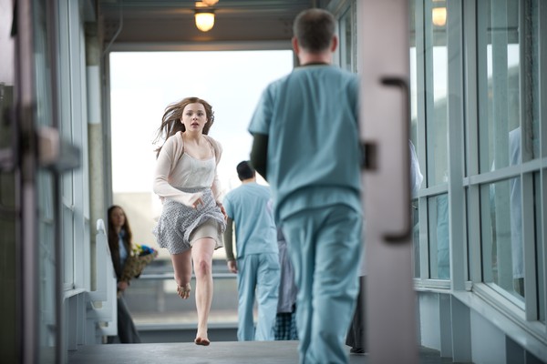 Chloë Moretz em cena de 'Se Eu Ficar' (Foto: Divulgação)
