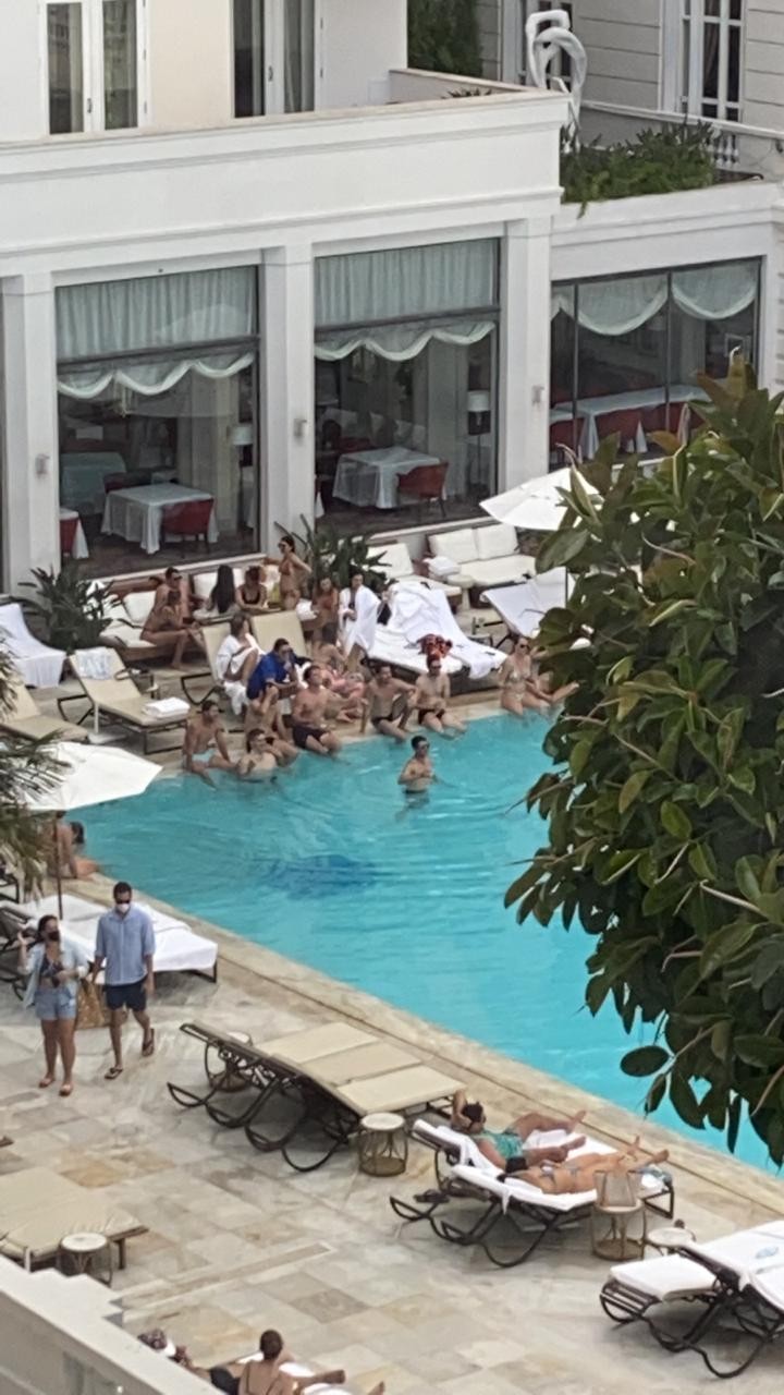 No Copacabana Palace Os Bacanas Aproveitam A Piscina Sem Ligar Para A Pandemia Ancelmo O Globo
