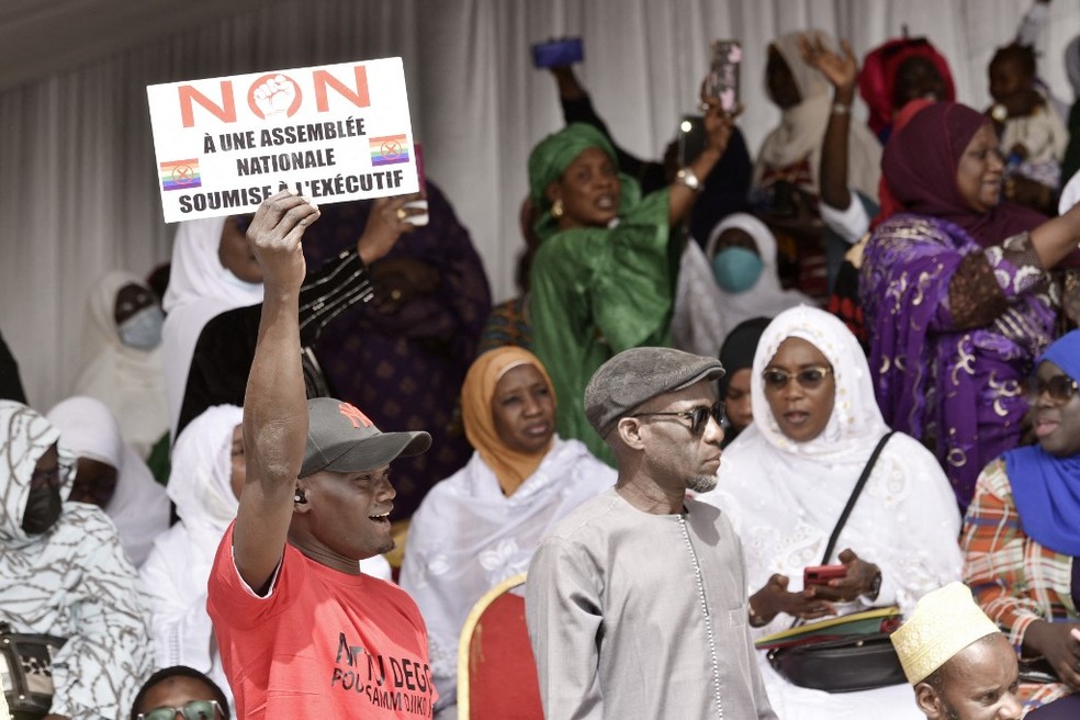 Manifestantes pedem repressão a homossexuais em Dacar, no Senegal, em 20 de fevereiro de 2022 — Foto: Seyllou/AFP